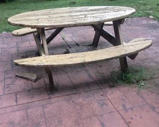 Picnic table
