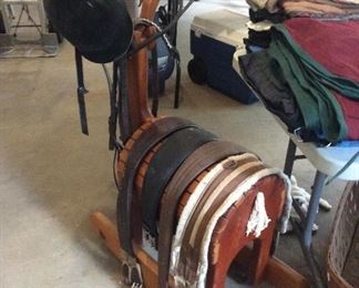Saddle stand