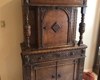 Gorgeous carved tiger oak wood sideboard, late 1800s