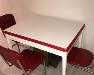 VINTAGE RED & WHITE ENAMEL TOP TABLE WITH CHAIRS