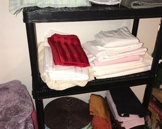 BATHROOM RUG SETS / TOWELS / BEDDING/ LINENS / PILLOWS