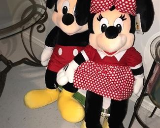 MICKEY AND MINNIE HUGE PLUSH COLLECTIBLE TOYS