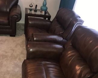 THE BEST CHAIRS BY INDIANA CHAIR CO. ESPRESSO LEATHER RECLINERS
39” W x 39” x 38” H