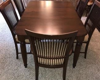 SOLID WOOD MCLAUGHLIN FURNITURE TABLE AND CHAIRS 
COMES WITH 3 LEAVES
64.5” L x 42” W x 30” H