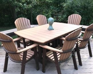 BERLIN GARDENS AMISH PATIO TABLE WITH 6 CHAIRS AND UMBRELLA 
71” L x 44” W x 30” H

