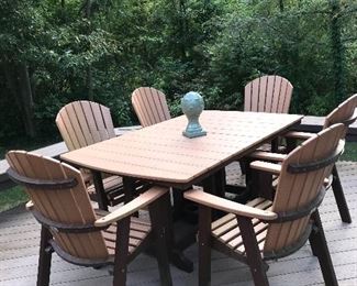 BERLIN GARDENS AMISH PATIO TABLE WITH 6 CHAIRS AND UMBRELLA 
71” L x 44” W x 30” H