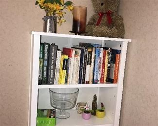 5 SHELF BOOKCASE / BOOKS