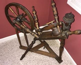 VINTAGE WOODEN SPINNING WHEEL 