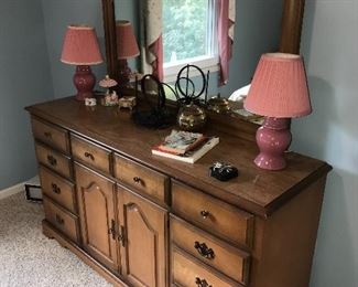 DRESSER W/MIRROR