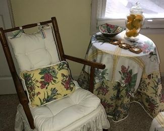 VINTAGE ROCKING CHAIR