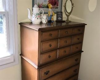 6 DRAWER CHEST OF DRAWERS 