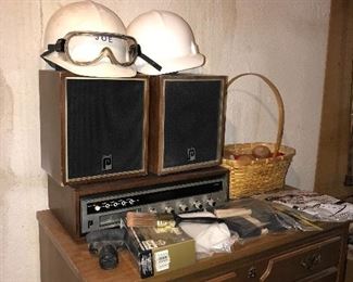 VINTAGE RADIO W/SPEAKERS