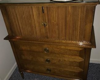 VINTAGE AMERICAN OF HARTSVILLE CABINET