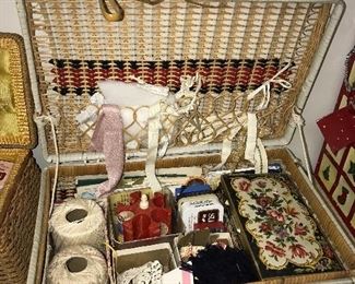 VINTAGE SEWING BASKET WITH ACCESSORIES
