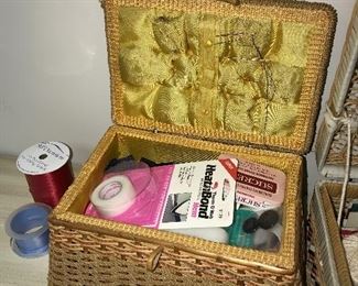 VINTAGE SEWING BASKET WITH ACCESSORIES
