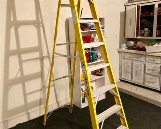 WERNER 8 FT. FIBERGLASS LADDER 