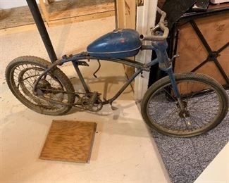 VINTAGE WHIZZER MOTORIZED BICYCLE 