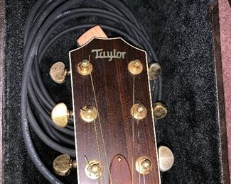 TAYLOR ACOUSTIC GUITAR 810 