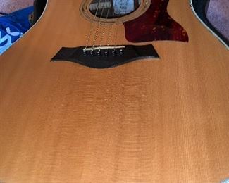 TAYLOR ACOUSTIC GUITAR 810 