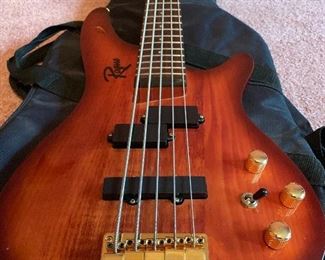 ROGUE BASS GUITAR 