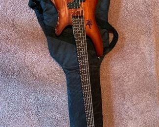 ROGUE BASS GUITAR 