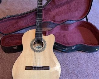 MITCHELL LC - 200CE CLASSICAL ACOUSTIC ELECTRIC GUITAR