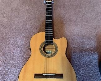 MITCHELL LC - 200CE CLASSICAL ACOUSTIC ELECTRIC GUITAR