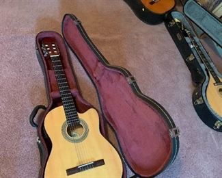 MITCHELL LC - 200CE CLASSICAL ACOUSTIC ELECTRIC GUITAR