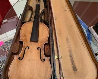 ANTIQUE VIOLIN 