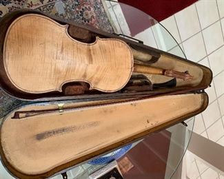 ANTIQUE VIOLIN 