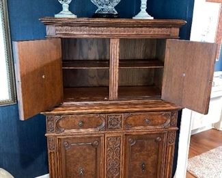 SOLID WOOD CARVED CABINET
40.5” LENGTH x 62 ”HEIGHT x 19”DEPTH
