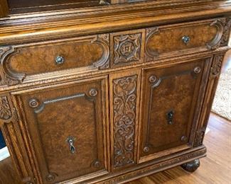 SOLID WOOD CARVED CABINET
40.5” LENGTH x 62 ”HEIGHT x 19”DEPTH