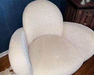 2 MODERN CREAM SWIVEL CHAIRS BY PREVIEW FURNITURE