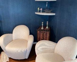 2 MODERN CREAM SWIVEL CHAIRS BY PREVIEW FURNITURE