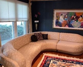 MODERN /CONTEMPORARY CREAM SECTIONAL
BY PREVIEW FURNITURE
LEFT SIDE 98”
RIGHT SIDE 102”
DEPTH 40”
HEIGHT 30”