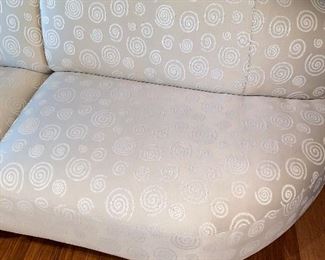 MODERN /CONTEMPORARY CREAM SECTIONAL
BY PREVIEW FURNITURE
LEFT SIDE 98”
RIGHT SIDE 102”
DEPTH 40”
HEIGHT 30”