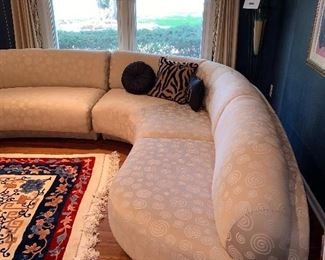 MODERN /CONTEMPORARY CREAM SECTIONAL
BY PREVIEW FURNITURE
LEFT SIDE 98”
RIGHT SIDE 102”
DEPTH 40”
HEIGHT 30”