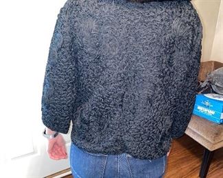 SHORT BLACK MINK COLLAR JACKET SIZE SMALL