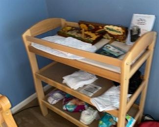 BABY CHANGING TABLE / STATION