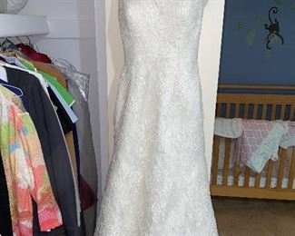 WEDDING DRESS- SIZE SMALL 4-6