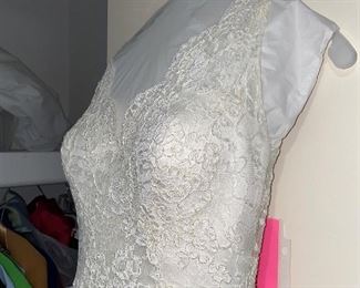 WEDDING DRESS- SIZE SMALL 4-6