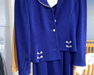 ST JOHN KNIT BY MARIE GRAY SIZE 4