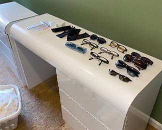 SUNGLASSES