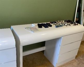 FORMICA DESK