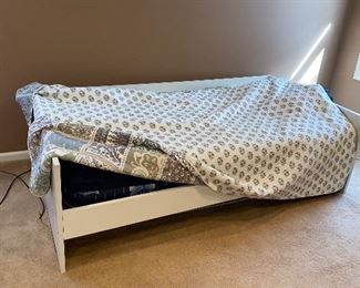 TWIN SIZE TRUNDLE BED