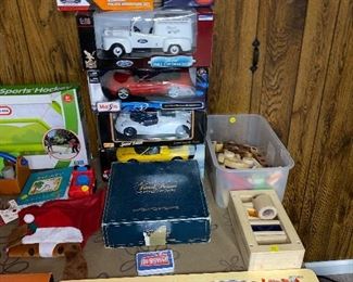 COLLECTIBLE DIE-CAST MODEL CARS