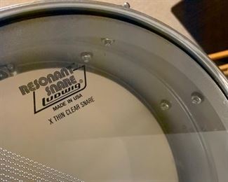 LUDWIG SNARE DRUM KIT WITH CARRYING CASE