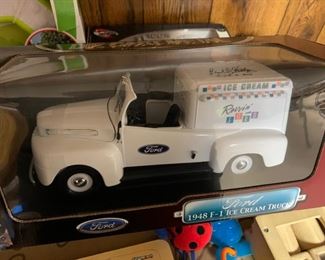 DIE CAST METAL FORD 1948 ICE CREAM TRUCK