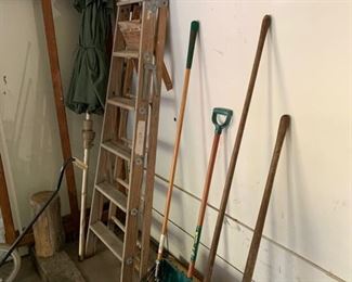 LAWN AND GARDEN HAND TOOLS