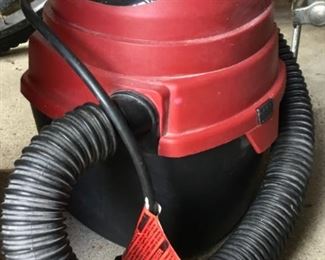 Hangup mini shop vac